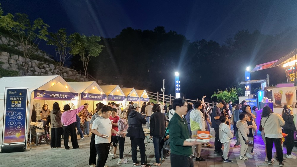 안동시립중앙도서관, ‘2025 도서관 야간산책 : 별빛도서관탐정단’성황리에 마무리
별빛 속 도서관, 2일간 3,000여 명의 시민과 함께하다