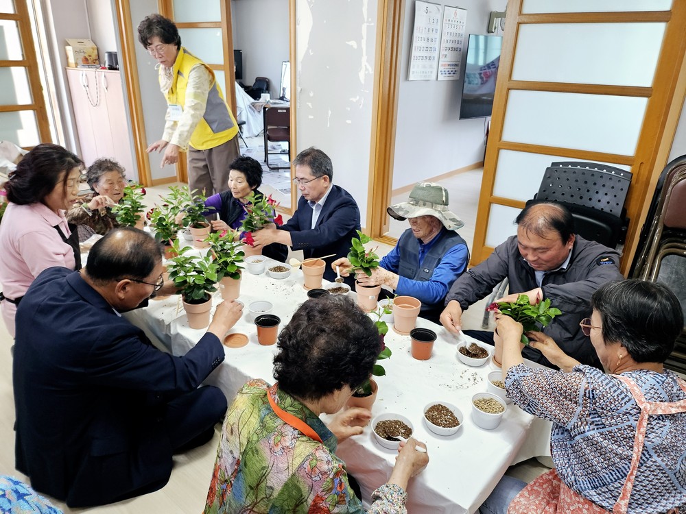 산성면 봉림2리‘찾아가는 이웃사랑 자원봉사’성료