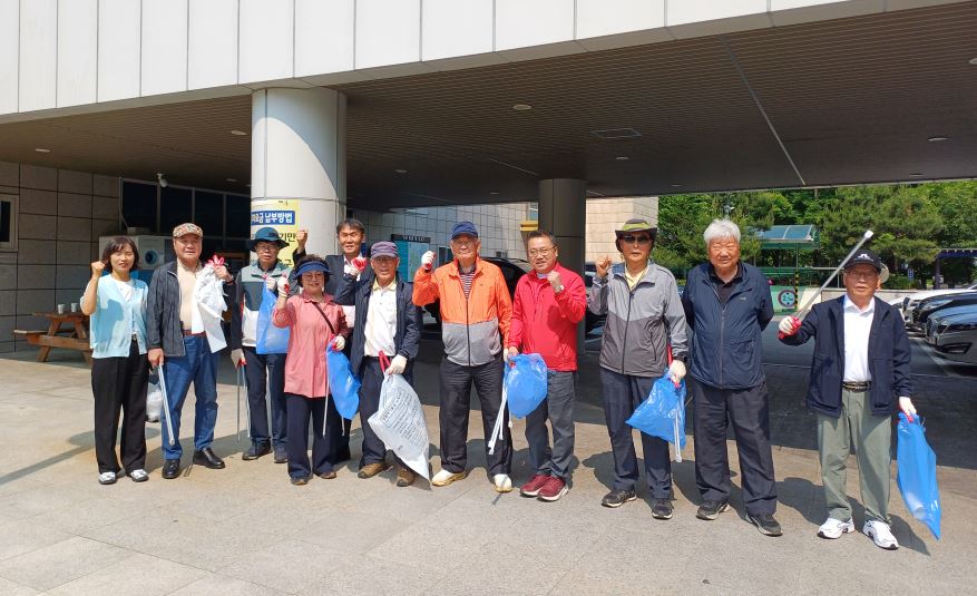 양주시 양주2동 노인회 분회 임원진, 자발적 참여로 환경정화 활동 펼쳐