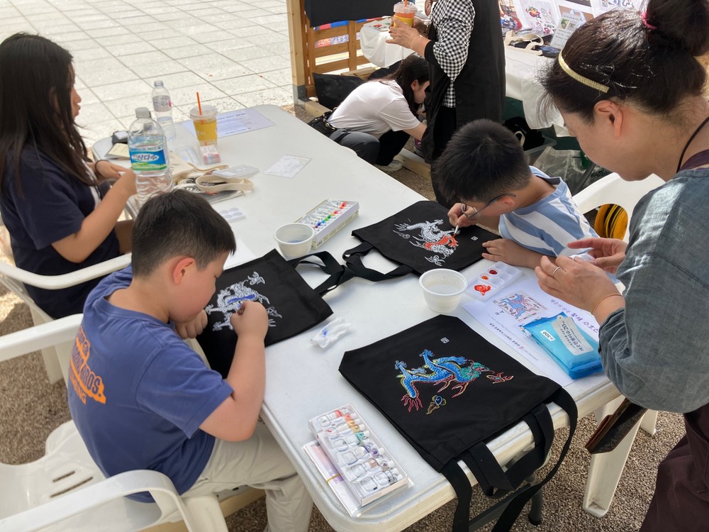 외국인도 반한 한국의 멋! 북촌 장인과 함께하는 공예 한마당