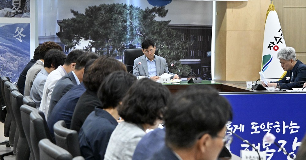 장수군, 제21대 대통령선거 투표 참여 독려
최훈식 장수군수 “투표는 민주주의의 꽃이자 국민의 소중한 권리”투표 참여 당부
