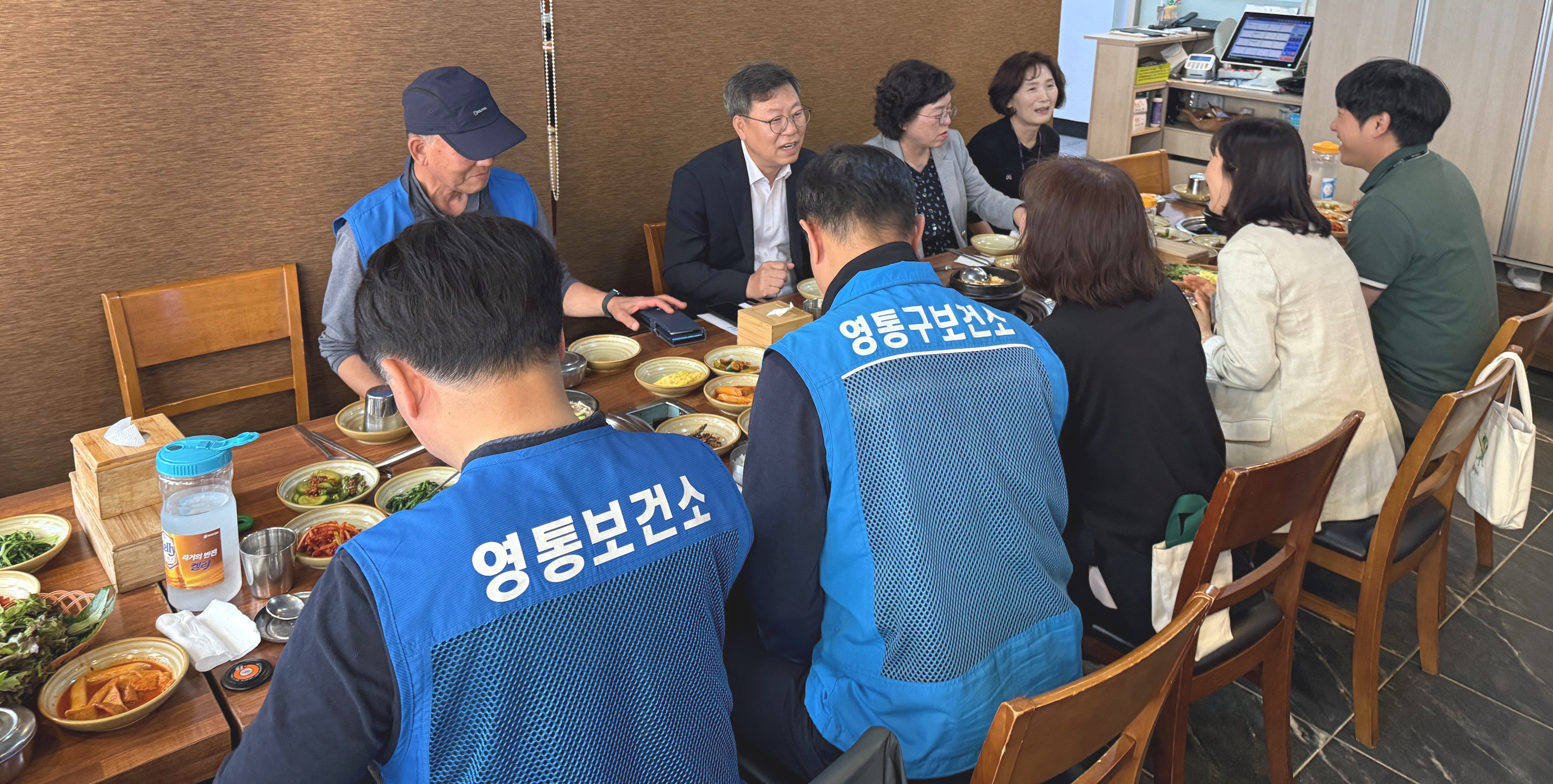 박사승 영통구청장, 영통구 보건소 방역소독반·환경위생과 직원들과 오찬 간담회 가져