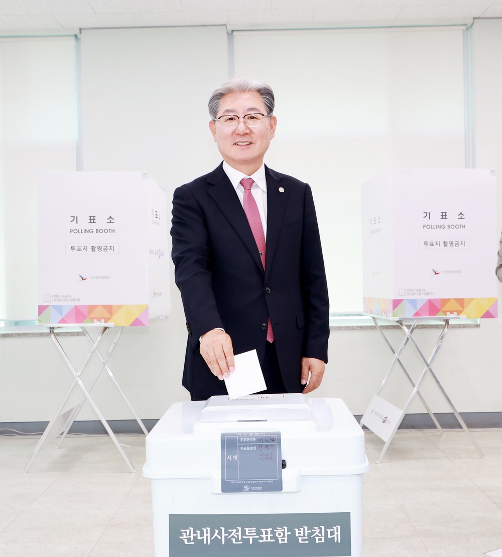 오태완 의령군수 사전투표 마쳐...“소중한 한 표 꼭 행사”