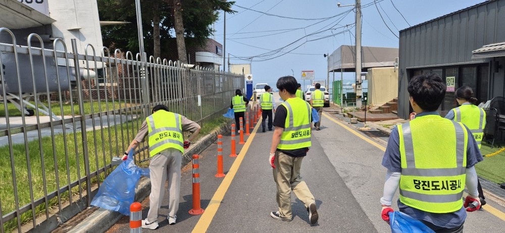당진도시공사, 제30회 바다의 날 맞아 삽교호 일원 정화활동 실시