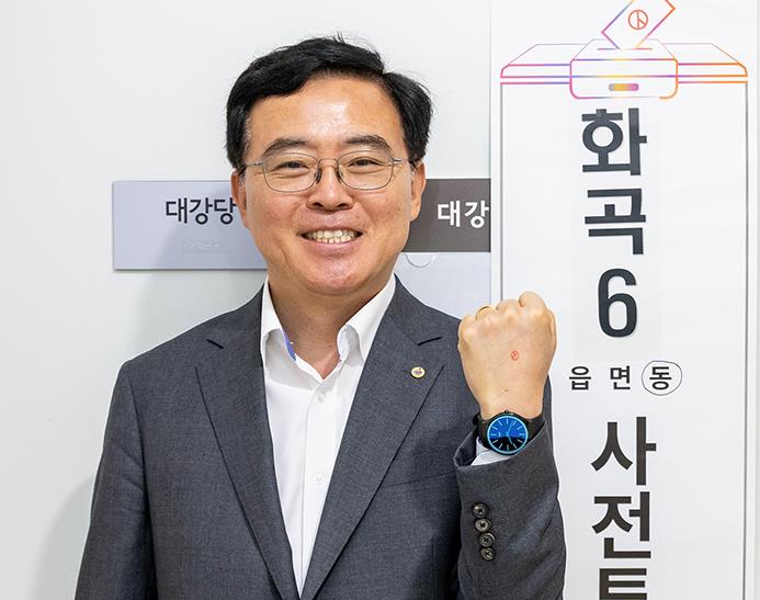 진교훈 강서구청장, 사전투표 독려… "대한민국 미래 위해 꼭 투표해달라"