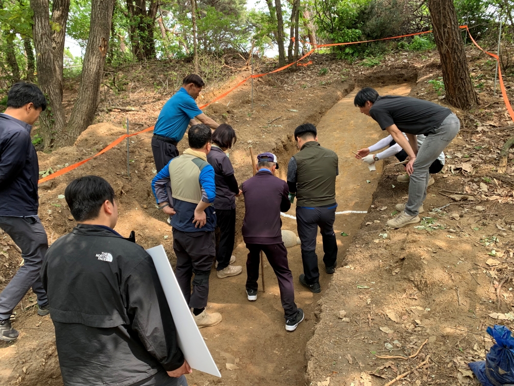 음성군, ‘음성 망이산성’ 매장유산 시굴현장 공개