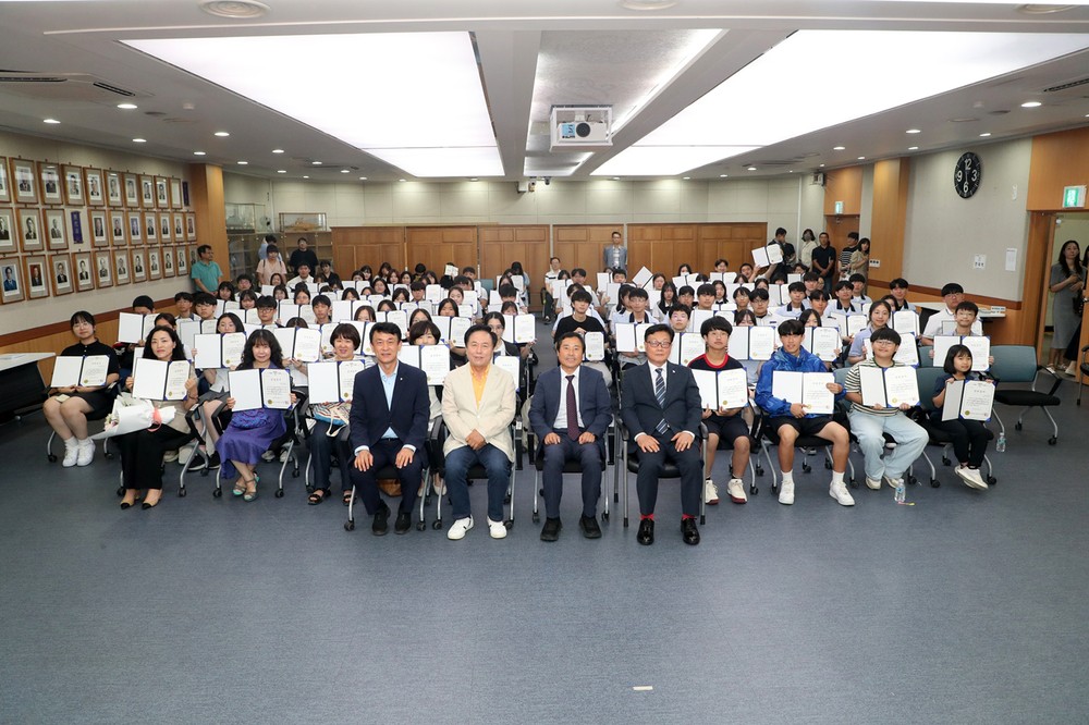 (재)안동시장학회, 2025년 장학증서 수여식 개최