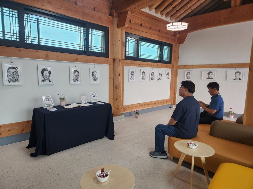 경주 황남동 행복갤러리, 연필 초상화 전시회 개최
