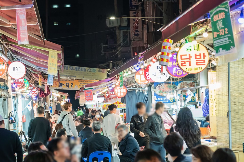 꽃 터널부터 노래자랑까지… 강동구 전통시장에서 MZ세대 발길 잡는 야(夜)시장 열린다