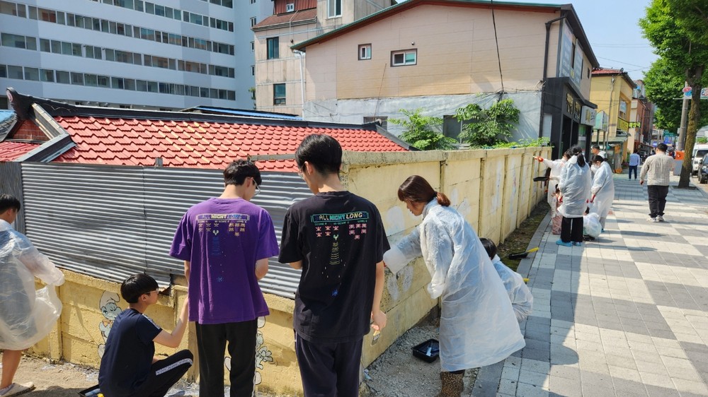 청소년문화의집 대외협력 및 연계사업 벽화 활동 “골목길이 아름답게 변했어요”