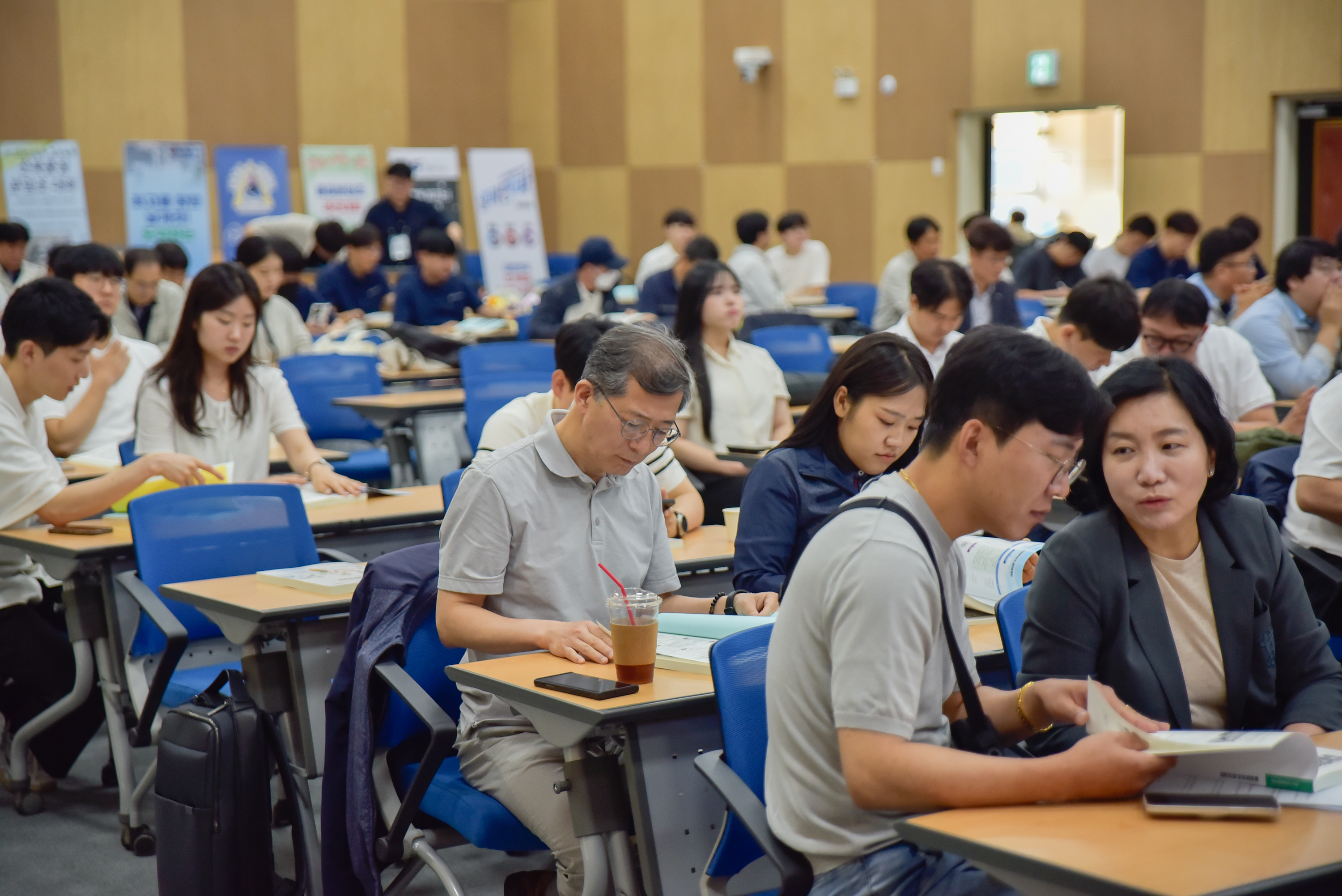 “노인학대 예방, 모두의 관심이 필요합니다” 전북자치도, 도심 속 인식개선 캠페인 개최