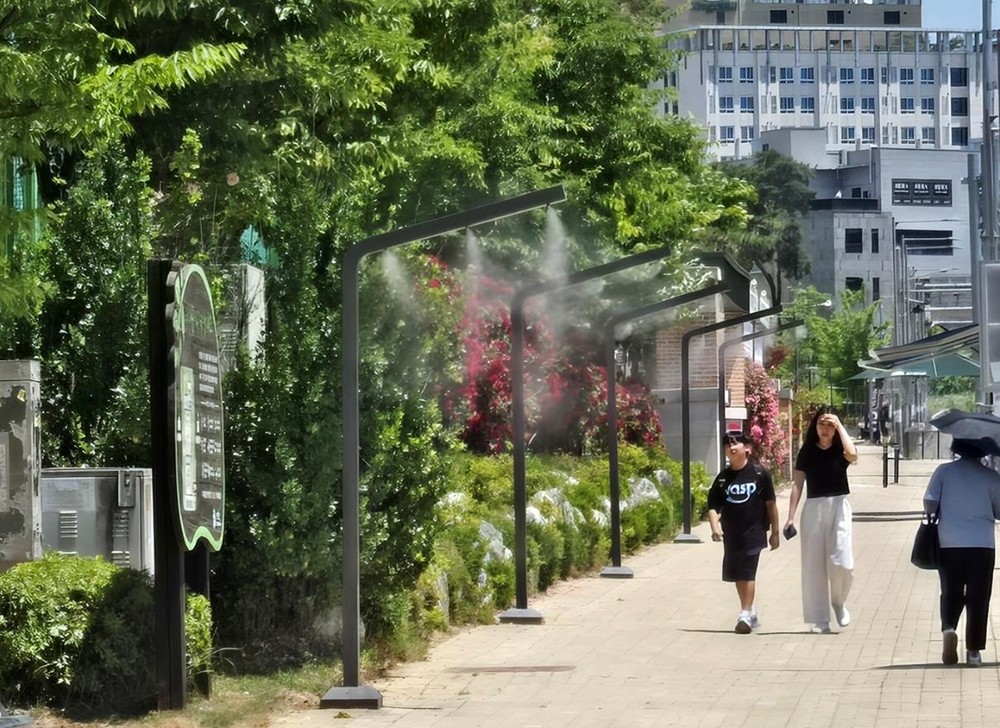 진천군, 등굣길 폭염대피소 쿨링포그 설치 완료