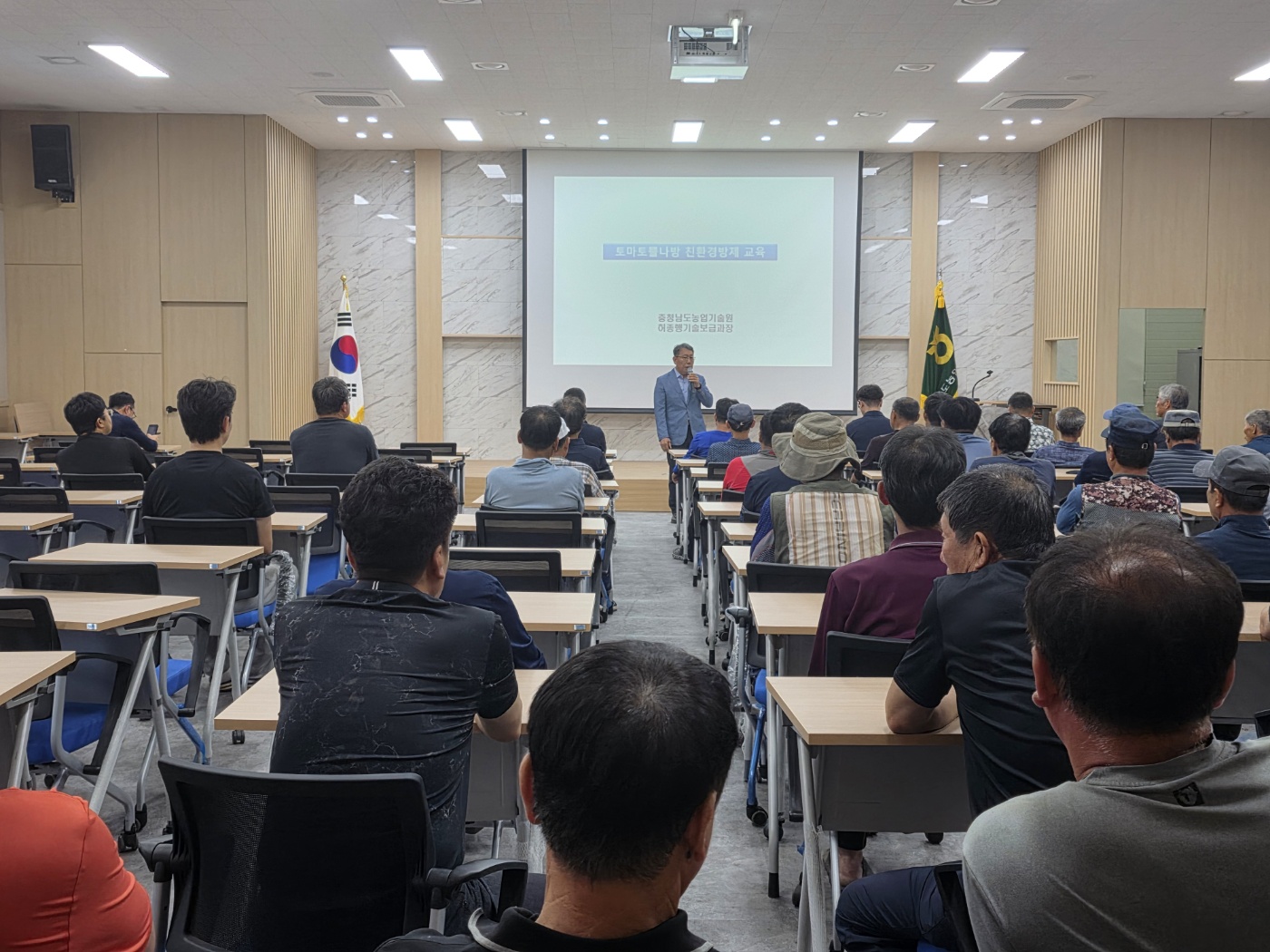 부여군, 토마토뿔나방 선제 차단으로 전국 최대 주산지 위상 지킨다
