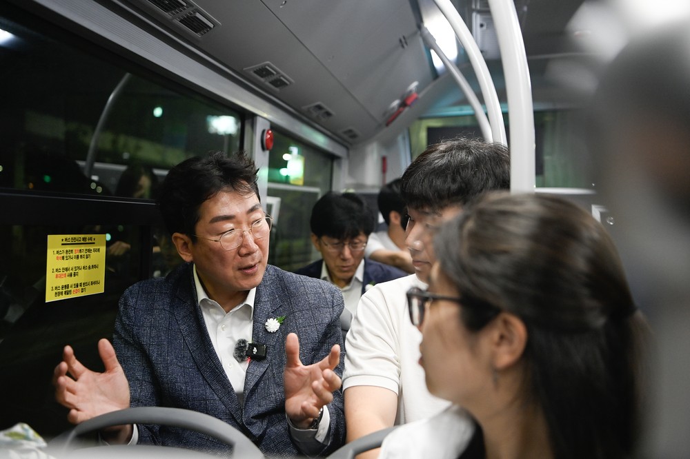 원강수 원주시장, 심야버스서 청년·대학생 목소리 ‘경청’
