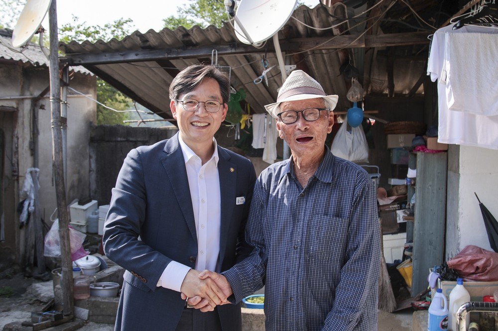 영암군, 호국보훈의 달 맞아 국가유공자·유족 31명 위문 방문