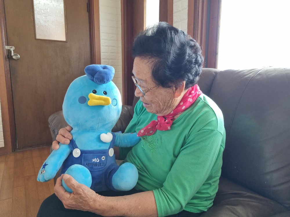 AI 반려로봇 ‘파루’, 진천 복지 수준 높여