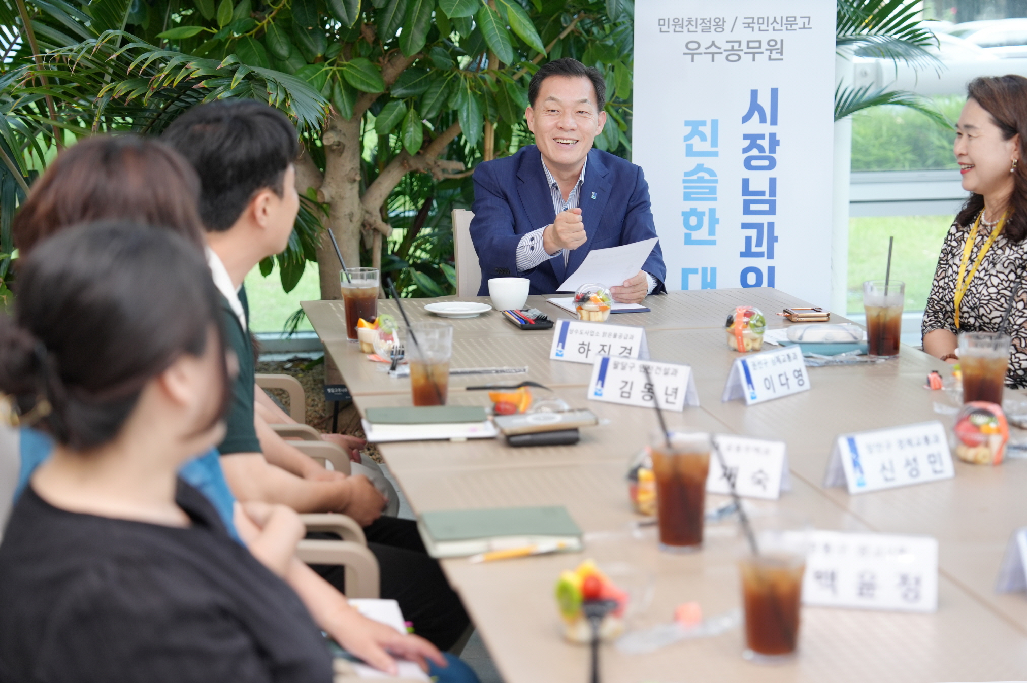 이재준 수원시장, 상반기 민원 친절왕·우수공무원 만나 격려
