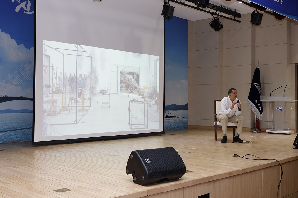 세계적인 철 조각가 안토니 곰리, 특별 강연 성황리 개최