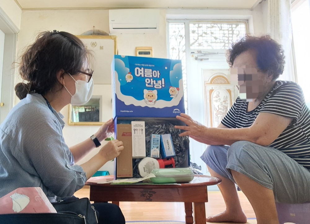 안성시보건소, 건강취약계층에 폭염·감염병 대응키트 전달