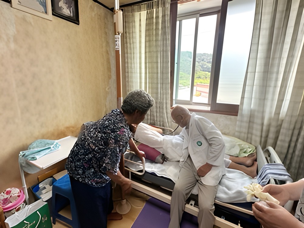 곡성군, ‘곡성형 마을 주치의 제도’적극 추진
- 의료 취약가구 직접 방문해 현장 맞춤 의료서비스 제공 -