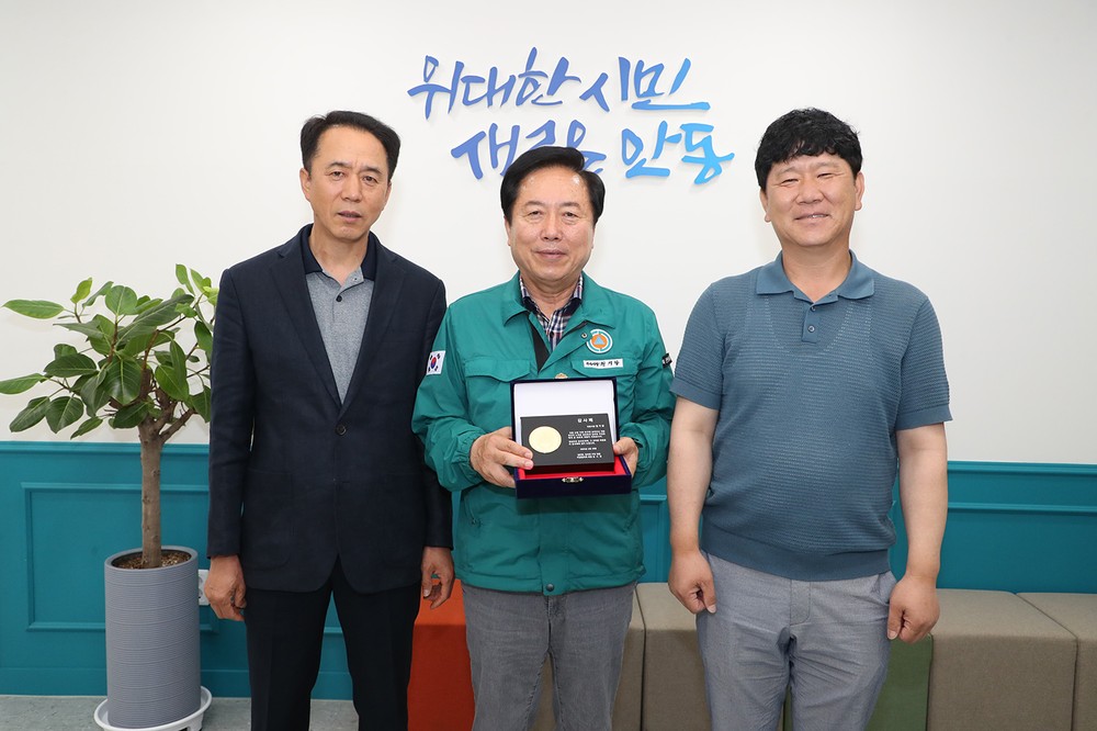 길안면․임하면 주민들, 권기창 안동시장에 감사패 전달