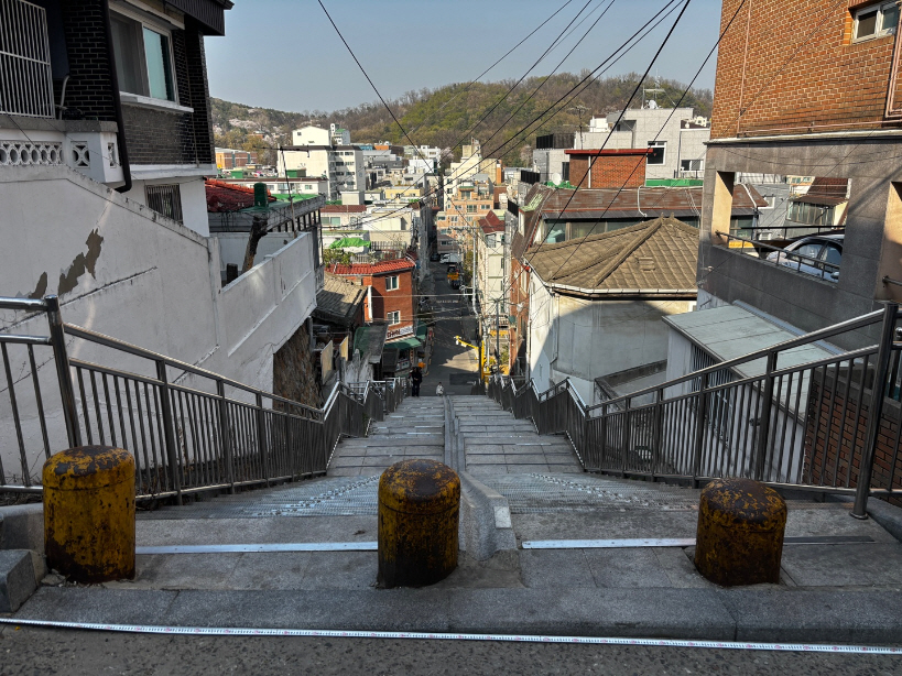 가파른 계단길, 이젠 편하게 강서구 화곡동 곰달래로35길의 변화
