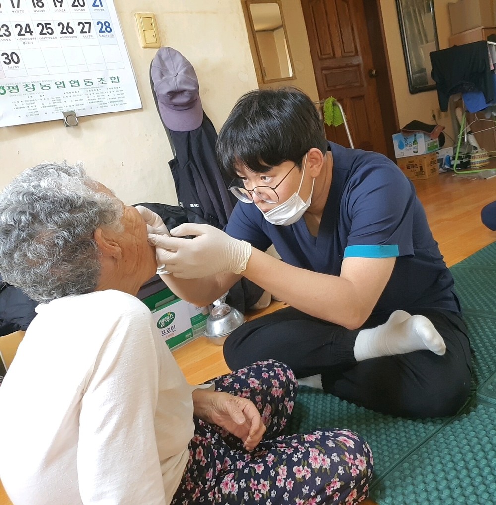 평창군 취약계층 어르신 방문 구강건강 관리 호응 높아