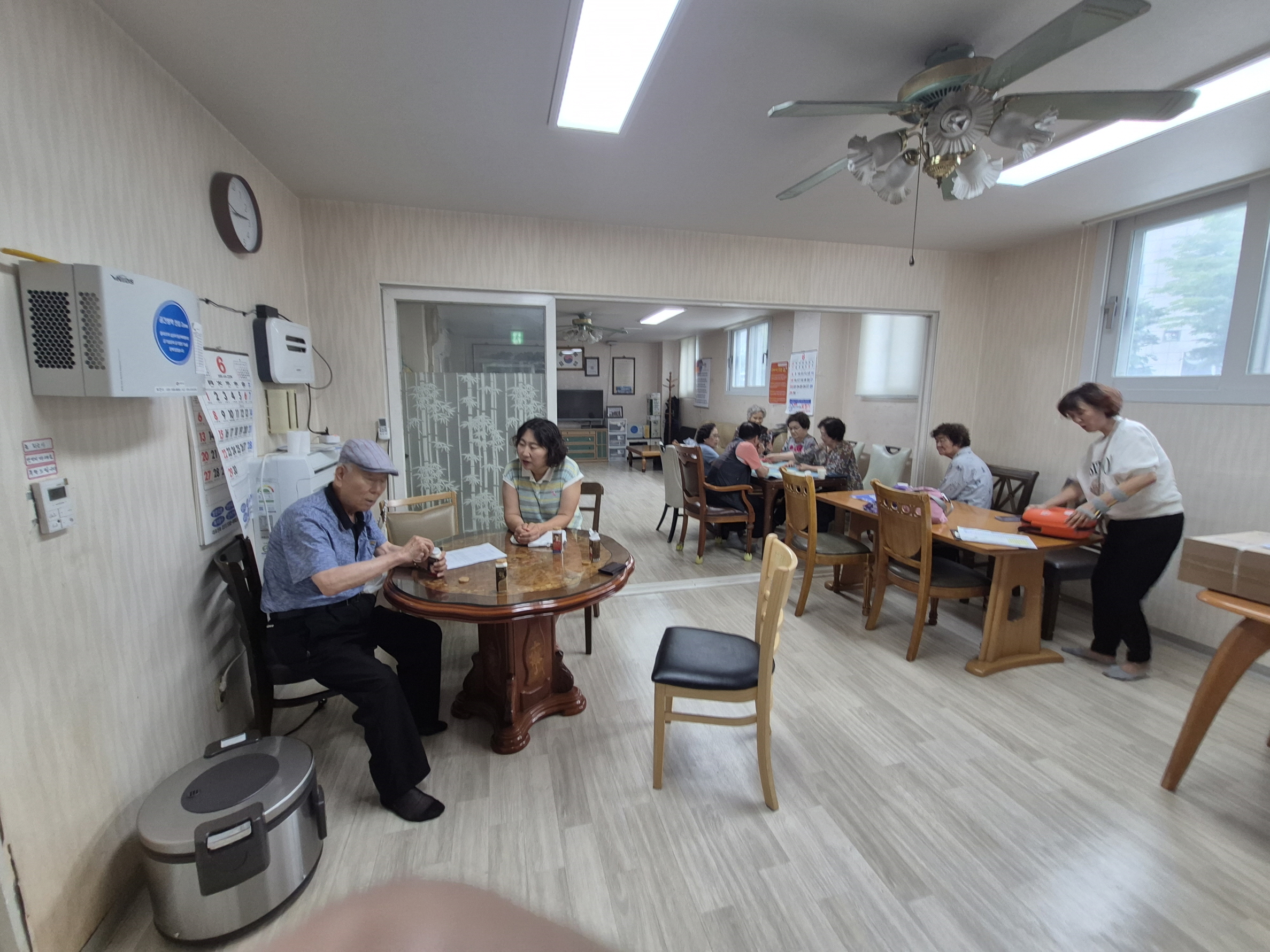 구리시 인창동, 폭염 대비 경로당 선풍기 전달 및 무더위쉼터 점검