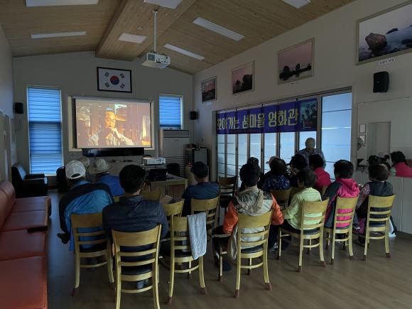 옹진문화원, 덕적면에서‘찾아가는 섬마을 영화관’개최