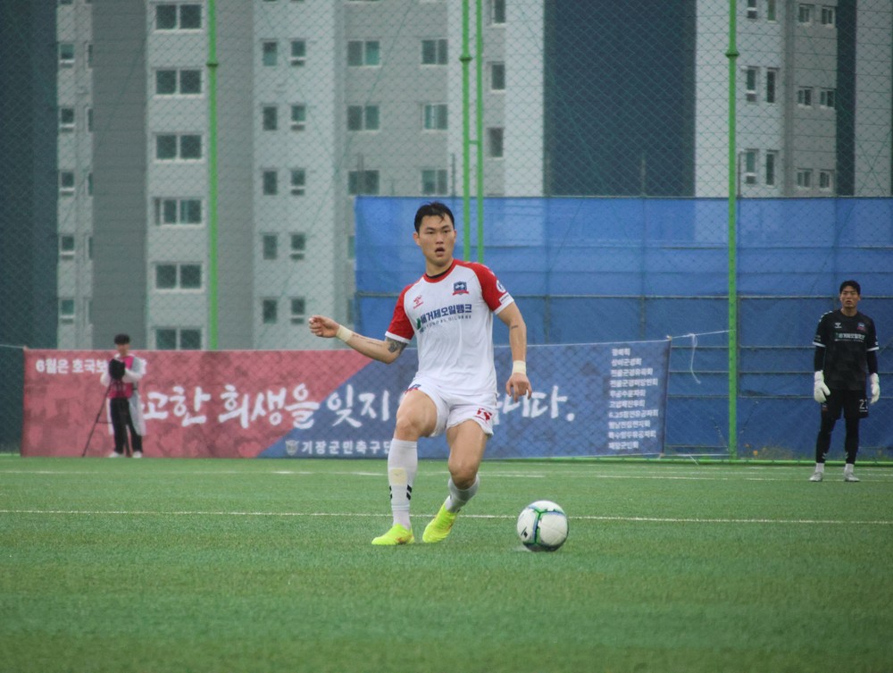 거제시민축구단, 기장군민축구단에 2-1 역전승!