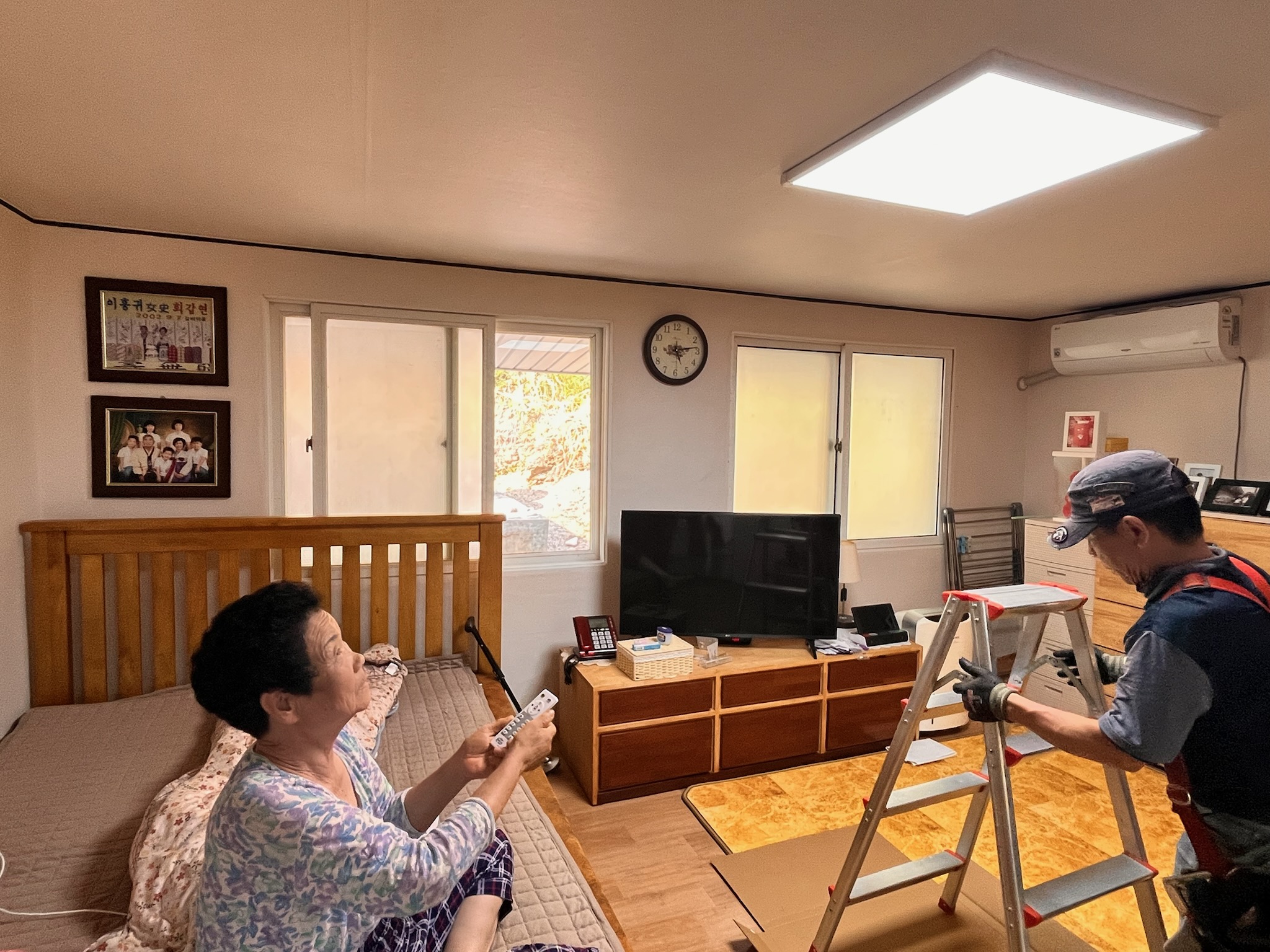 초평면 지사협, 사랑의 리모컨형 LED 조명 지원사업 완료