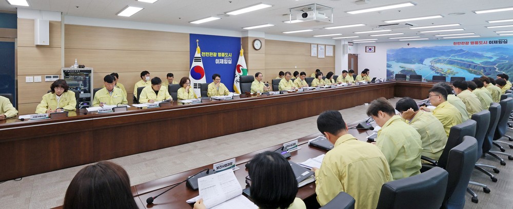 심 민 임실군수,“우수관 등 배수시설 등 철저 점검 강력 지시”
임실군, 장마철 집중호우‧폭염 등 자연재해 신속 대응 시스템 풀가동 만전
산사태 등 재해취약지역 집중 예찰, 재난 대응 신속 문자, 부서별 대응 점검