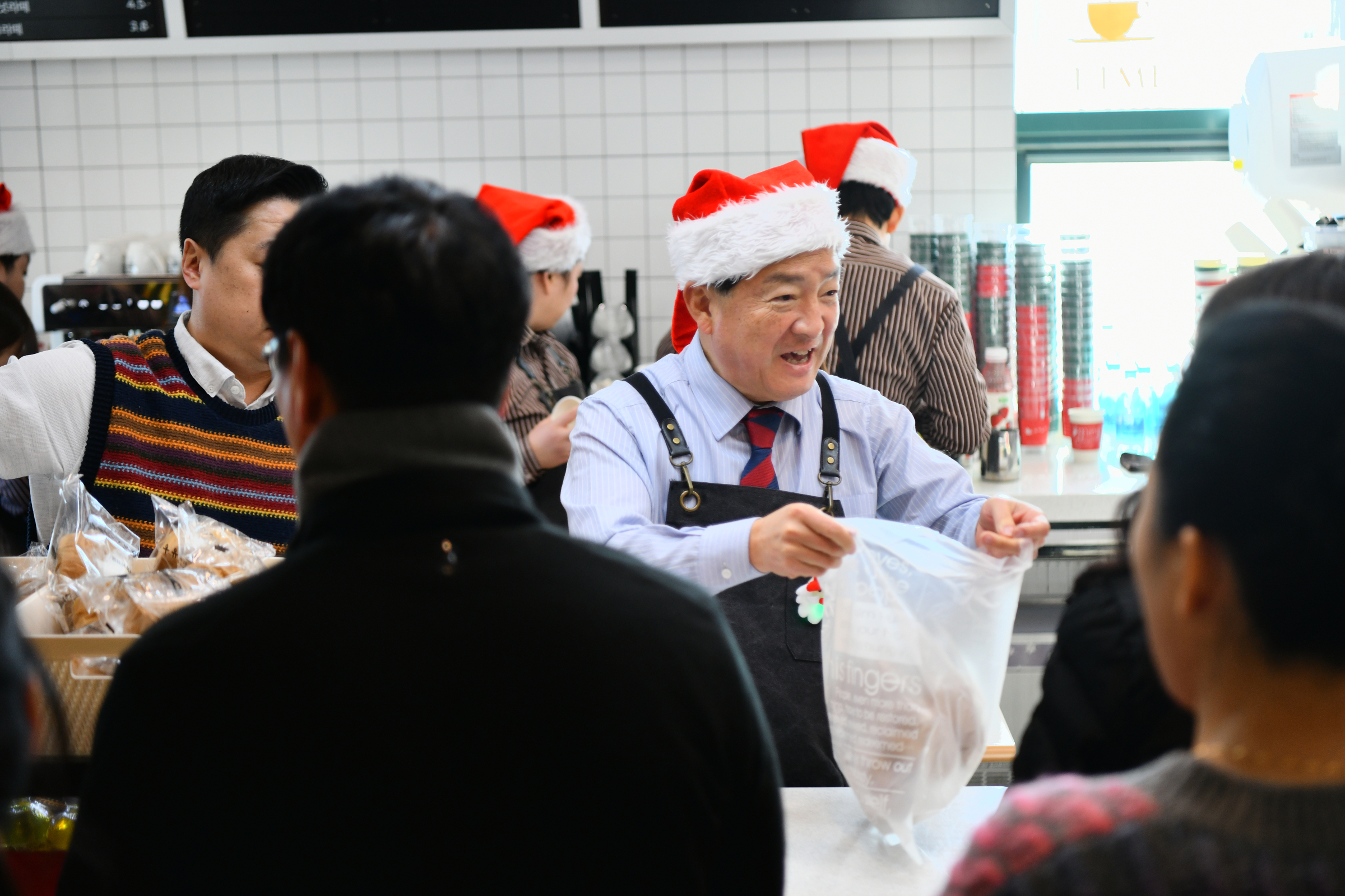 속초시, 장애인카페 일일 점장제 운영…한명진 교육장 참여