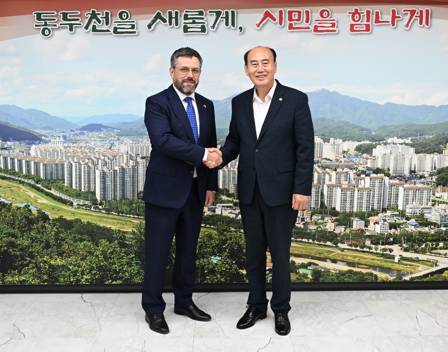기획전이 맺어준 인연, 주한 라트비아 대사 동두천시 방문