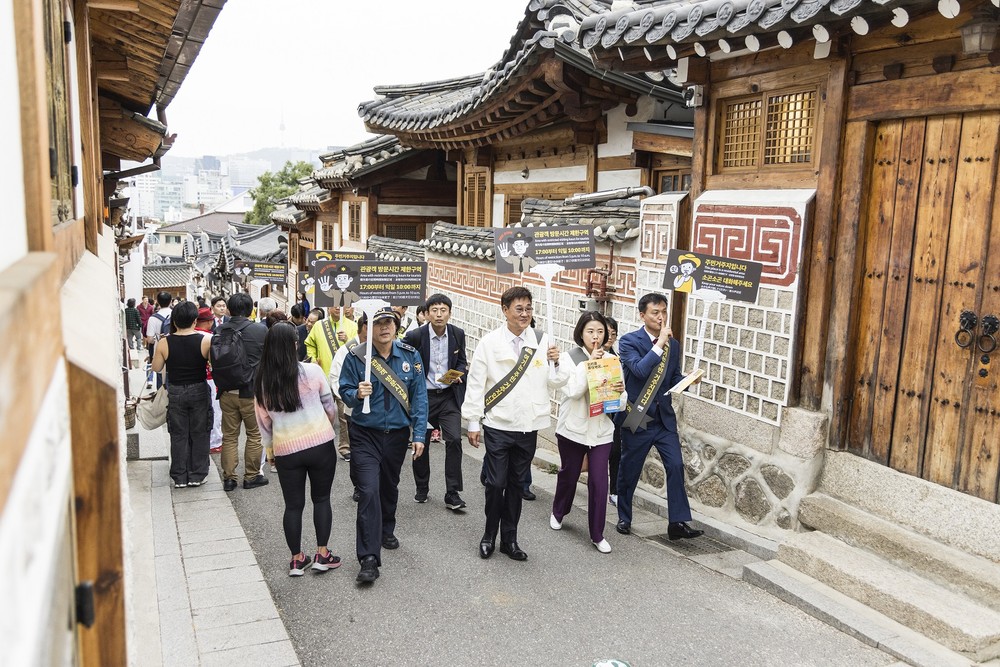 종로구, 7월부터 북촌 전세버스 제한… 관광 질서 강화
