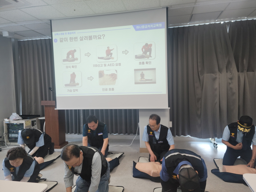 파주시 운정6동 실버경찰대·노일일자리 어르신, 응급상황 초동 대응력 강화