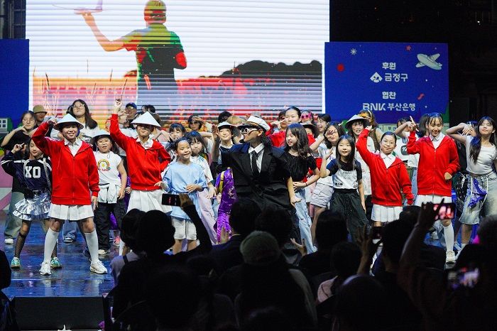 2025 부산국제공연예술제 시민 개막 퍼포먼스 ‘댄싱제너레이션’ 참가자 모집