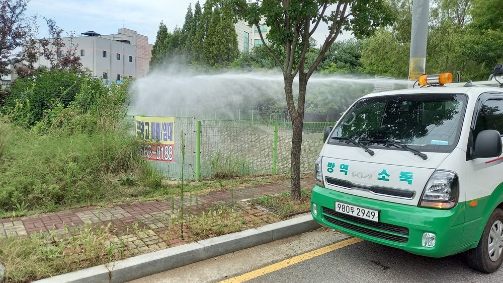 김포시, 러브버그 친환경 방제 적극 나서