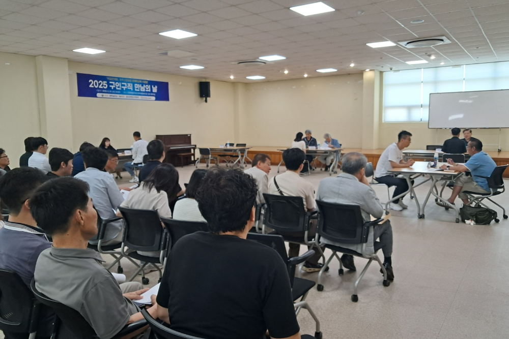 완주군 ‘면허부터 취업까지’ 지게차 수료생 채용 성과