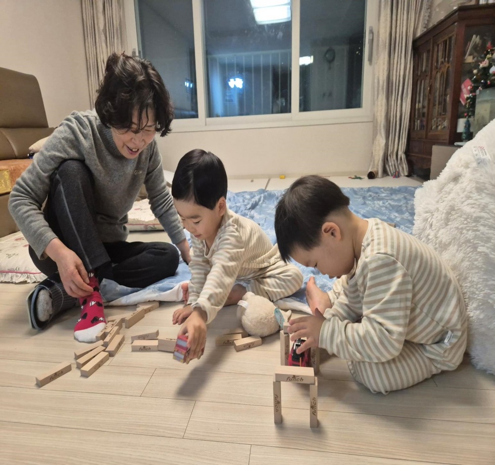 서울 거주 2세아 8명 중 1명 '서울형 아이돌봄비' 신청…조력자 95.8％가 조부모