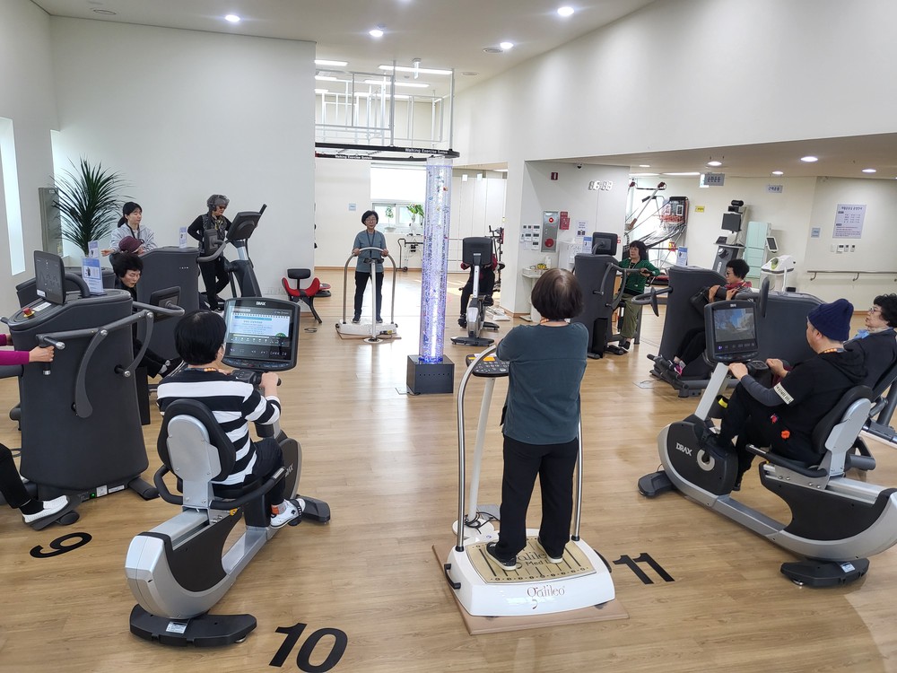 양주시, ‘2025년 상반기 중장년 근감소 예방 근력운동’ 수료식 ‘성료’