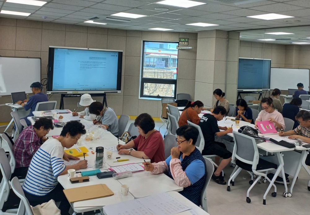 양주 덕정 행복마을관리소, ‘한자 쓰며 소통하는 마을’…세대공감 확산