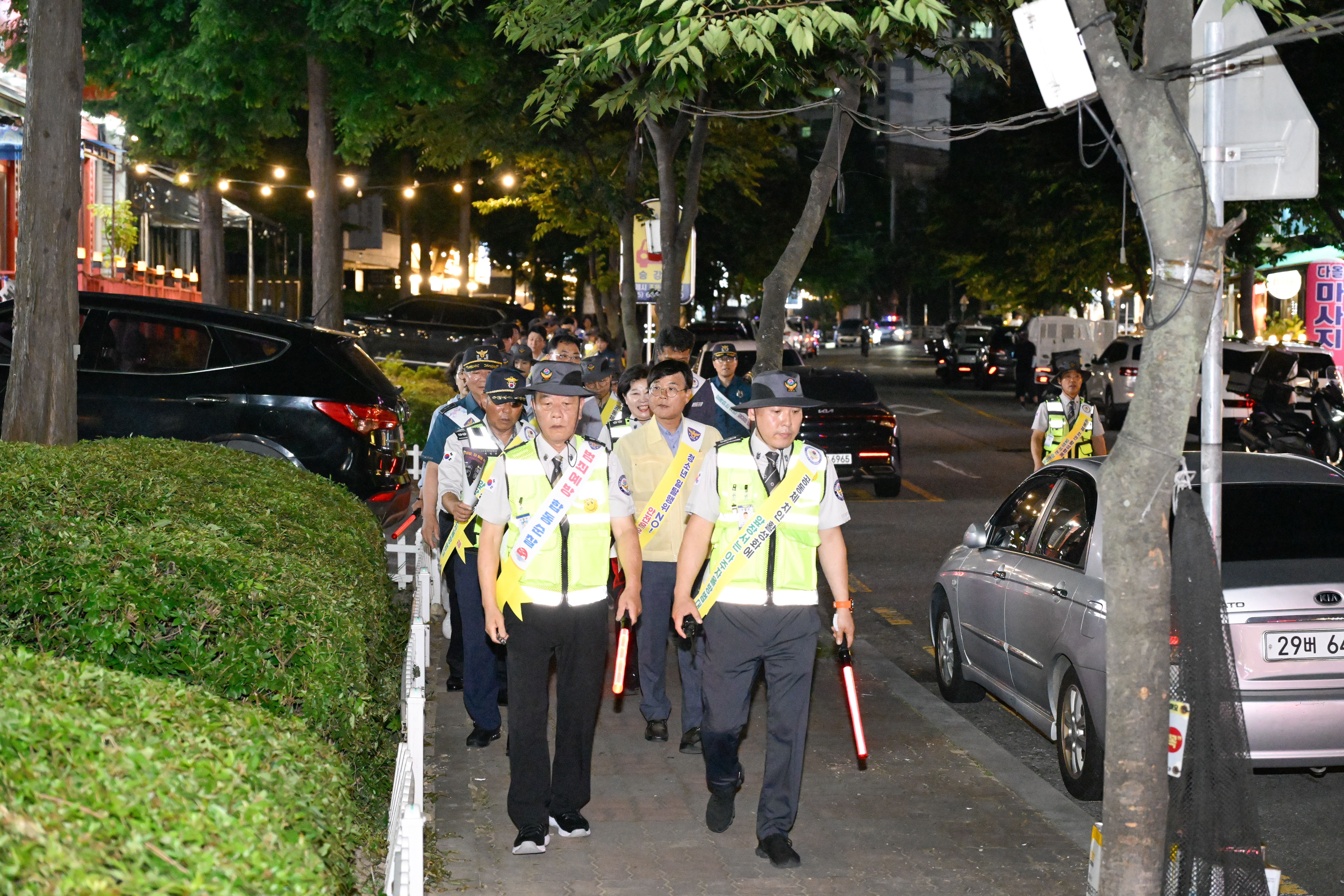 거제시, 아주자율방범대와 야간 합동순찰 실시