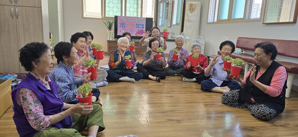 대한노인회 음성군지회, ‘나만의 다육이 화분만들기’ 프로그램 성료