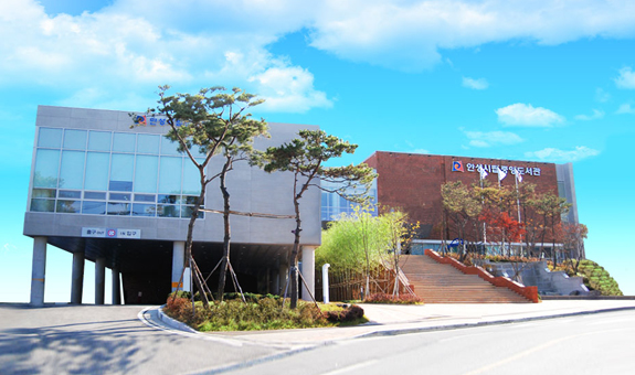 무더운 여름밤, 도서관에서 피서를! 안성시 ‘중앙 달빛 도서관’ 운영