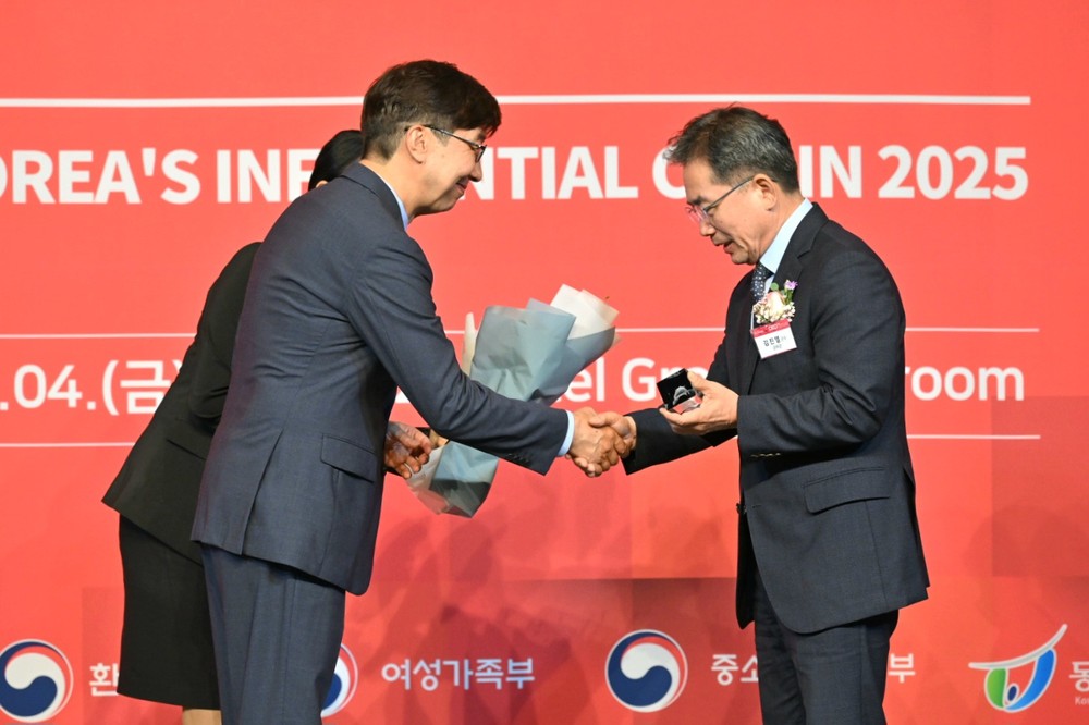 김진열 군위군수, ‘2025 한국의 영향력 있는 CEO’ 선정