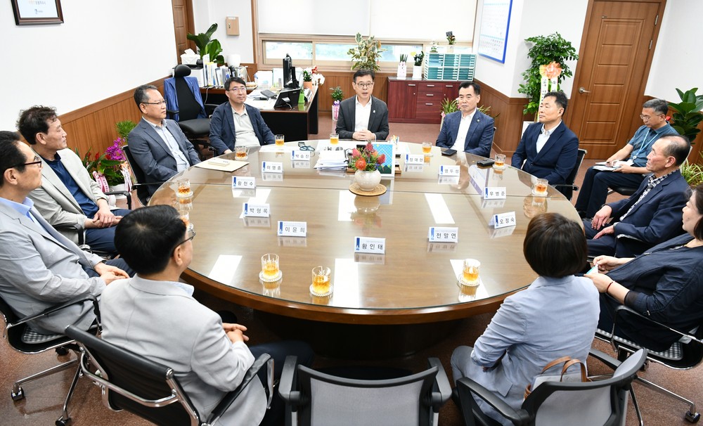 장수석 영통구청장, 영통구 단체장과 반가운 첫 만남