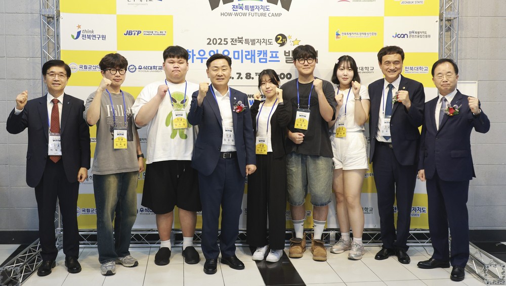 한낮 무리한 야외활동은 피하고, 수분 섭취는 자주 해야 합니다