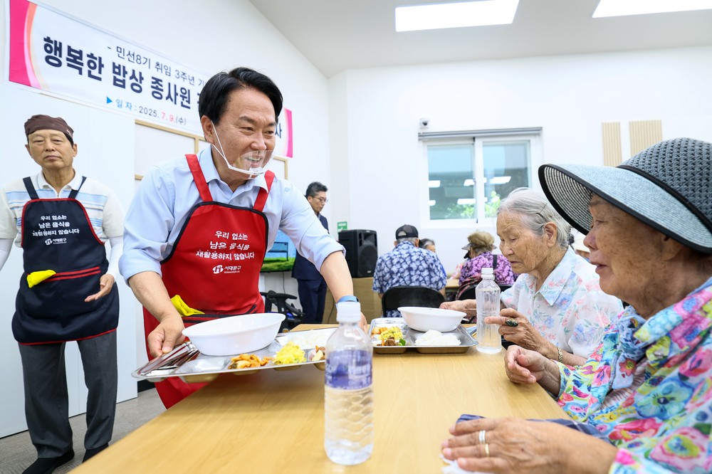 이성헌 서대문구청장, 어르신 무료 급식소 배식 봉사
