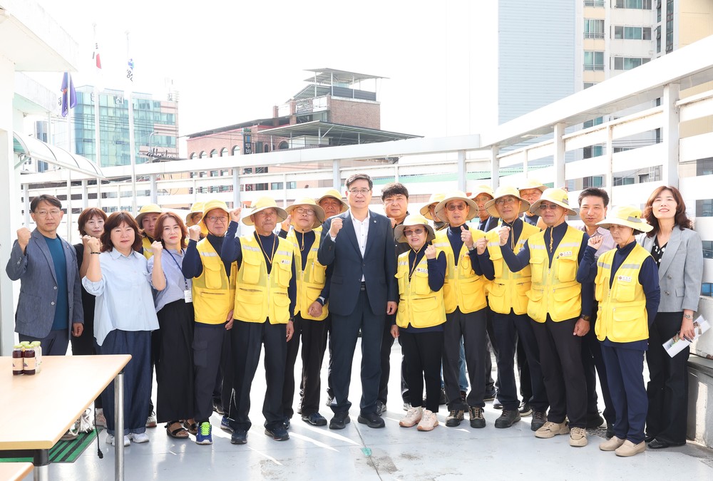 함양군수, 함양읍 공영(노상)주차장 관리원 하계 단복 착복식 참석